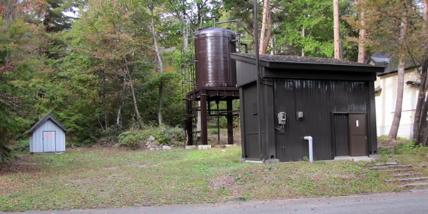 磐梯温泉の井戸とポンプ室